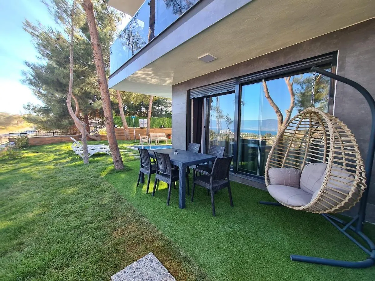 Oezel Havuz Ve Deniz Manzarali Yeni Villa Kusadasi 0*,  Turkey