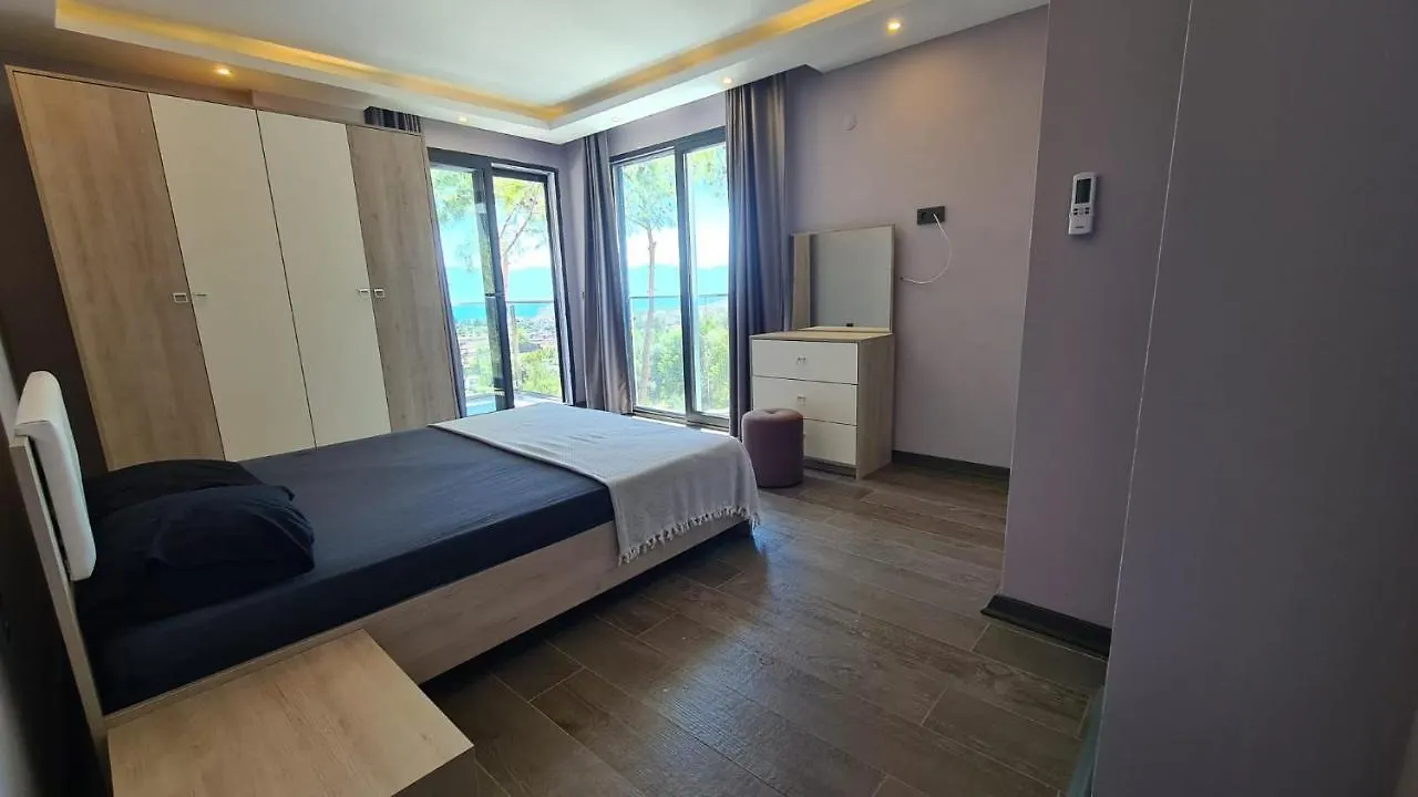 Oezel Havuz Ve Deniz Manzarali Yeni Villa Kusadasi