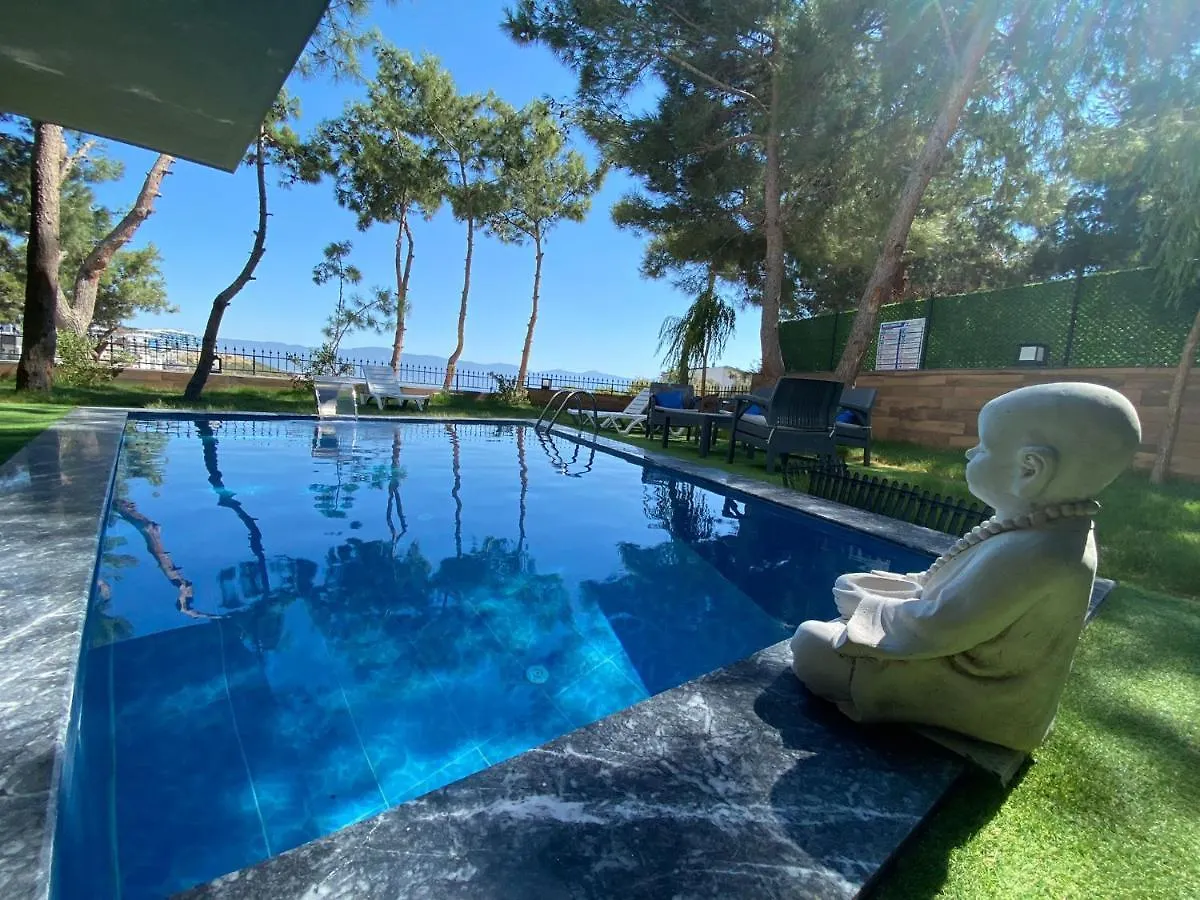 Oezel Havuz Ve Deniz Manzarali Yeni Villa Kusadasi