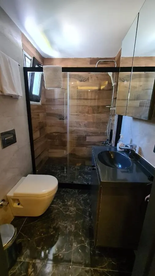 Oezel Havuz Ve Deniz Manzarali Yeni Villa Kusadasi